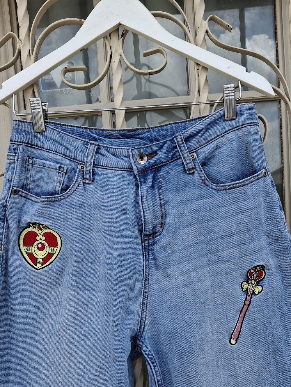 Hot Topic Sailor Moon Icons Embroidered Patchwork Mom Jeans Juniors Size 5 - Picture 5 of 16